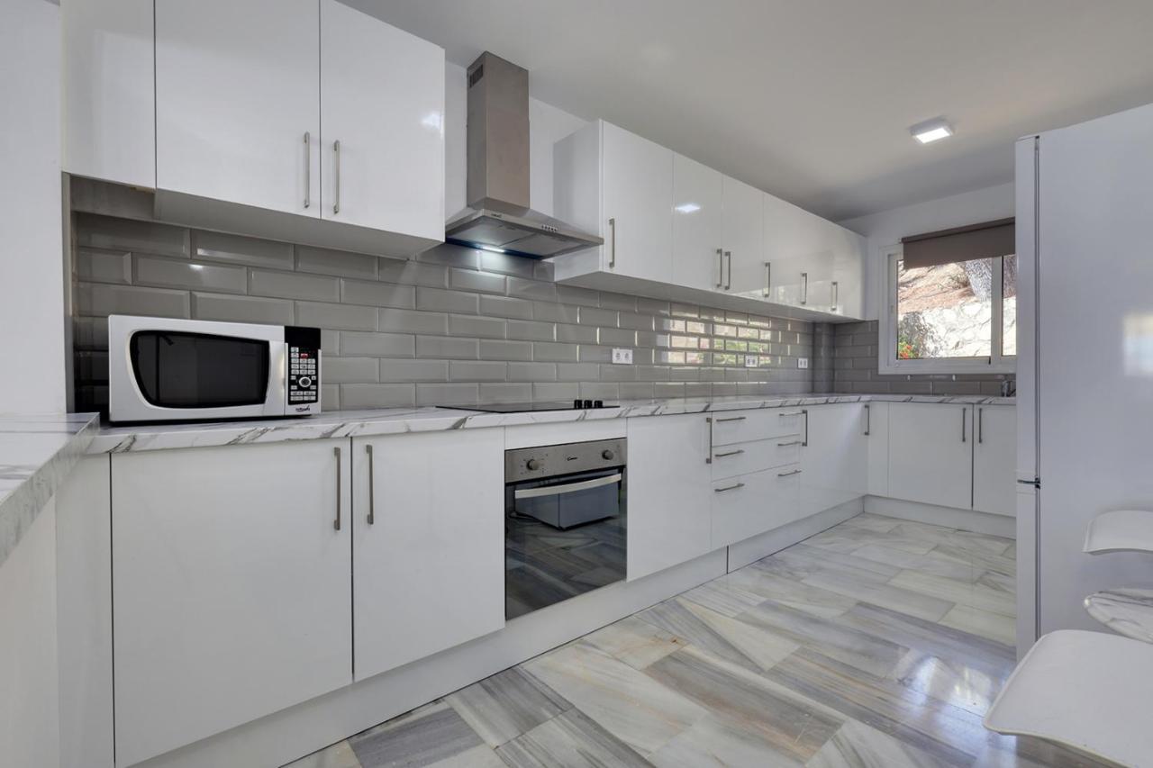 Quaint 2 Bedroom Townhouse With Pool Close To Sea! Benalmadena Exterior photo